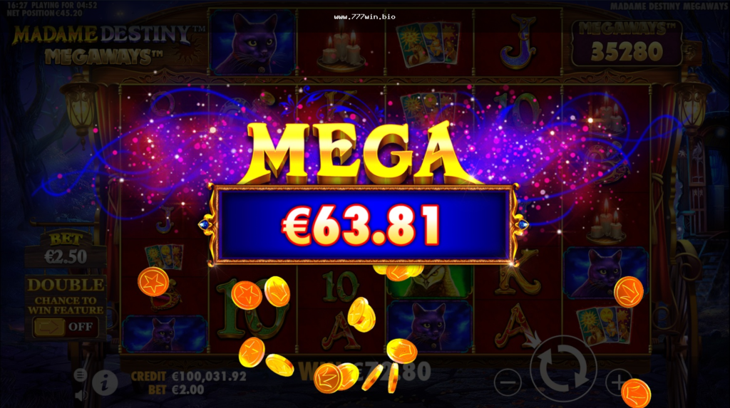 Pessoa analisando regras de um slot online antes de jogar